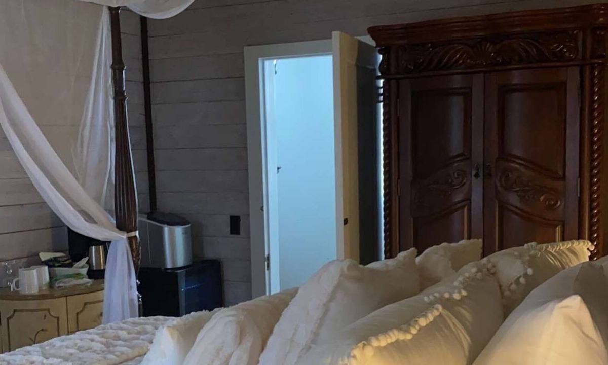 Antlers House | Relax at our unique boutique hotel with a spa, soaking tub, sauna and Speakeasy.