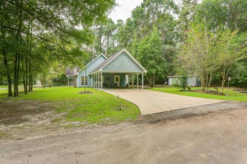 Hillister House | Relax By the Lake: Quiet East Texas Retreat