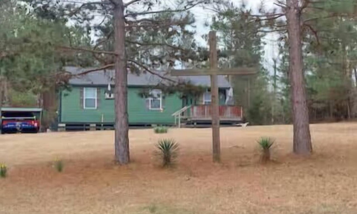 Kennard House | Relax in the woods in this quaint 3-bedroom house with a pool in Kennard.