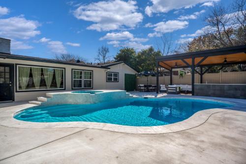 Vance Jackson House | Relaxed Luxury Pet Friendly Home with Pool and Backyard Lounge in San Antonio, TX