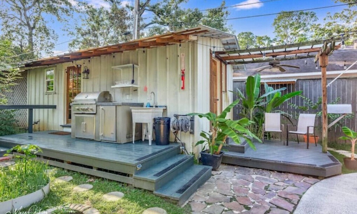 Broadmoor Cottage | Relaxing garden cottage with saunan