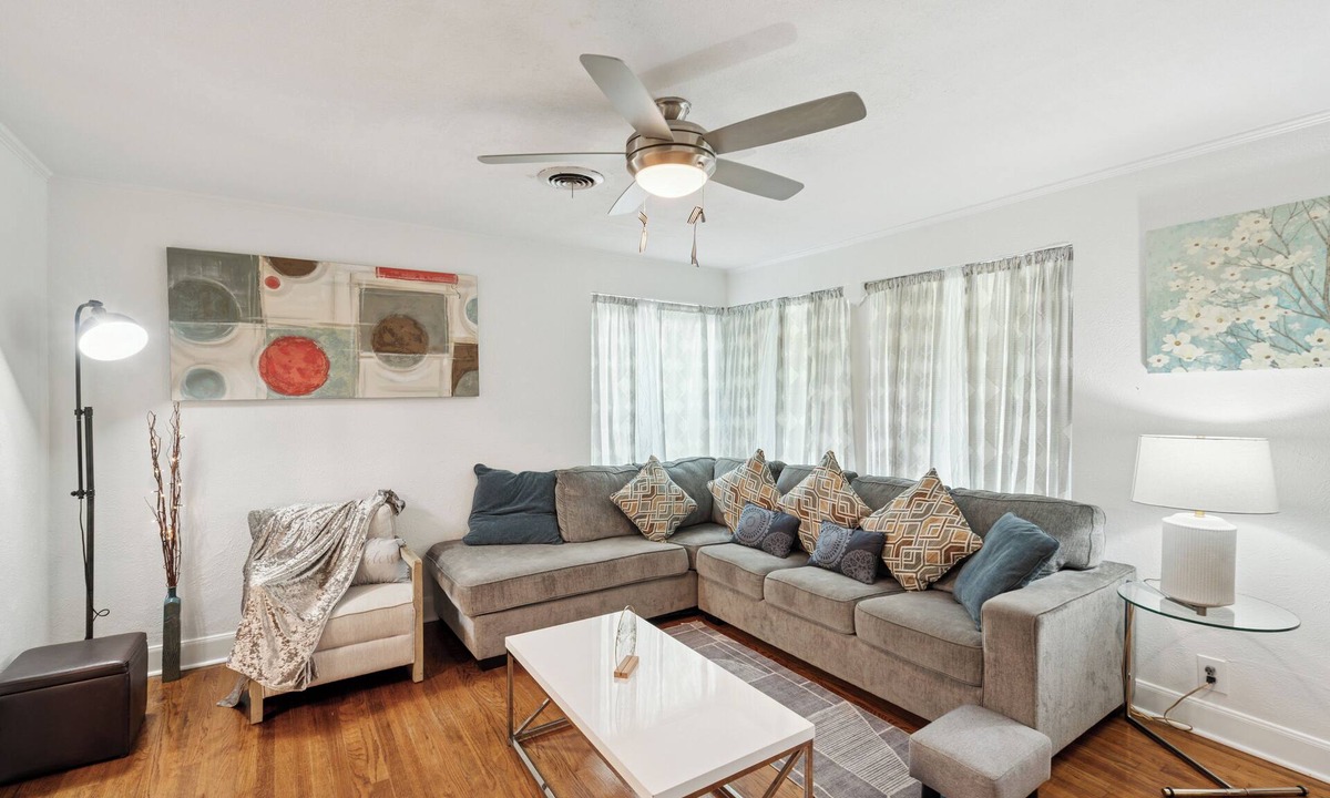 Irving Ski Chalet | Relaxing Home Near DFW/Patio & BBQ Easy Parking