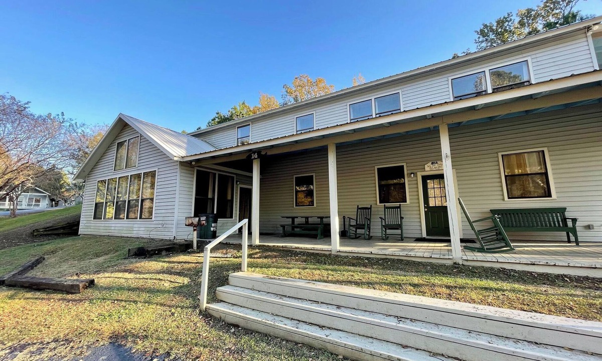 Zwolle Cabin | Relaxing Lake-View Cabin with Vaulted Great Room, Full Kitchen & Outdoor Firepit