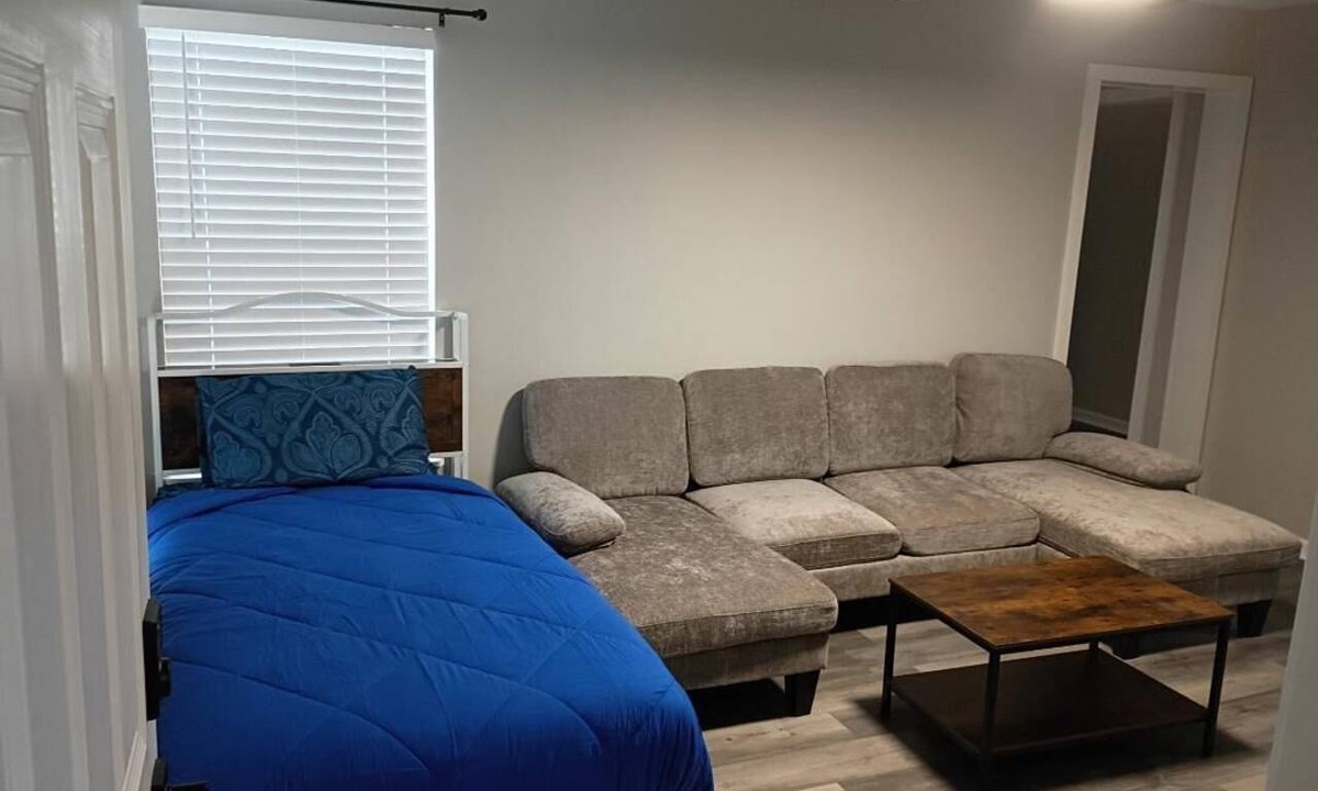 Del Mar Apartment | Remodelded 2 bedroom upstairs duplex near Ocean Dr, downtown. Large fenced yard.