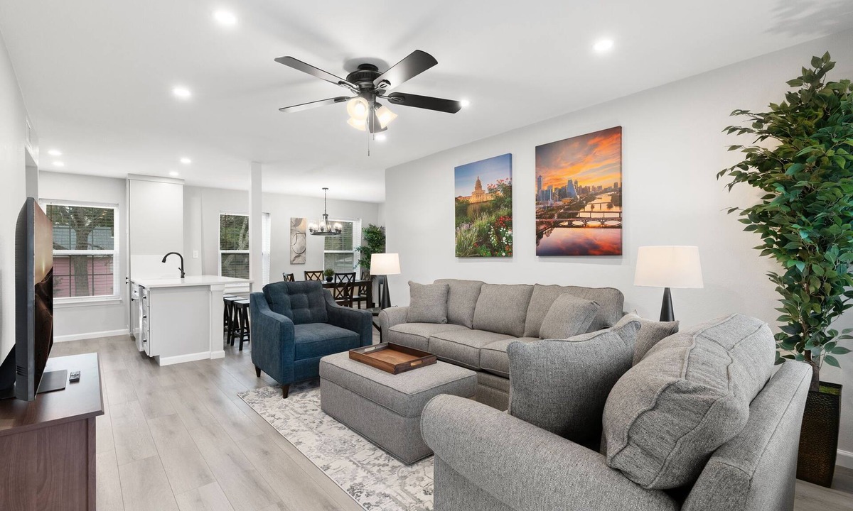 South Congress Condo | Renovated, Classy Condo with Pool in Heart of Soco