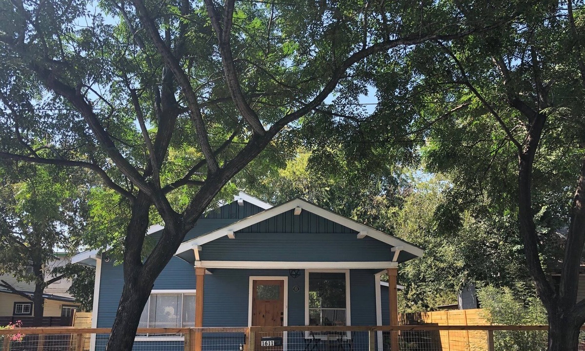 Government Hill House | Renovated historic home centrally located to Pearl and Downtown