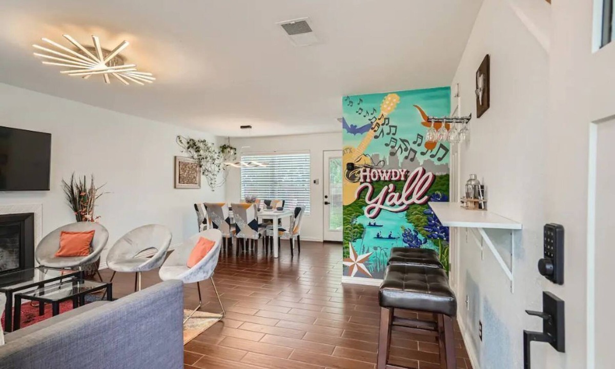 Austin House | Renovated LaCasa deArte- Minutes From Downtown and Austin Hotspots!