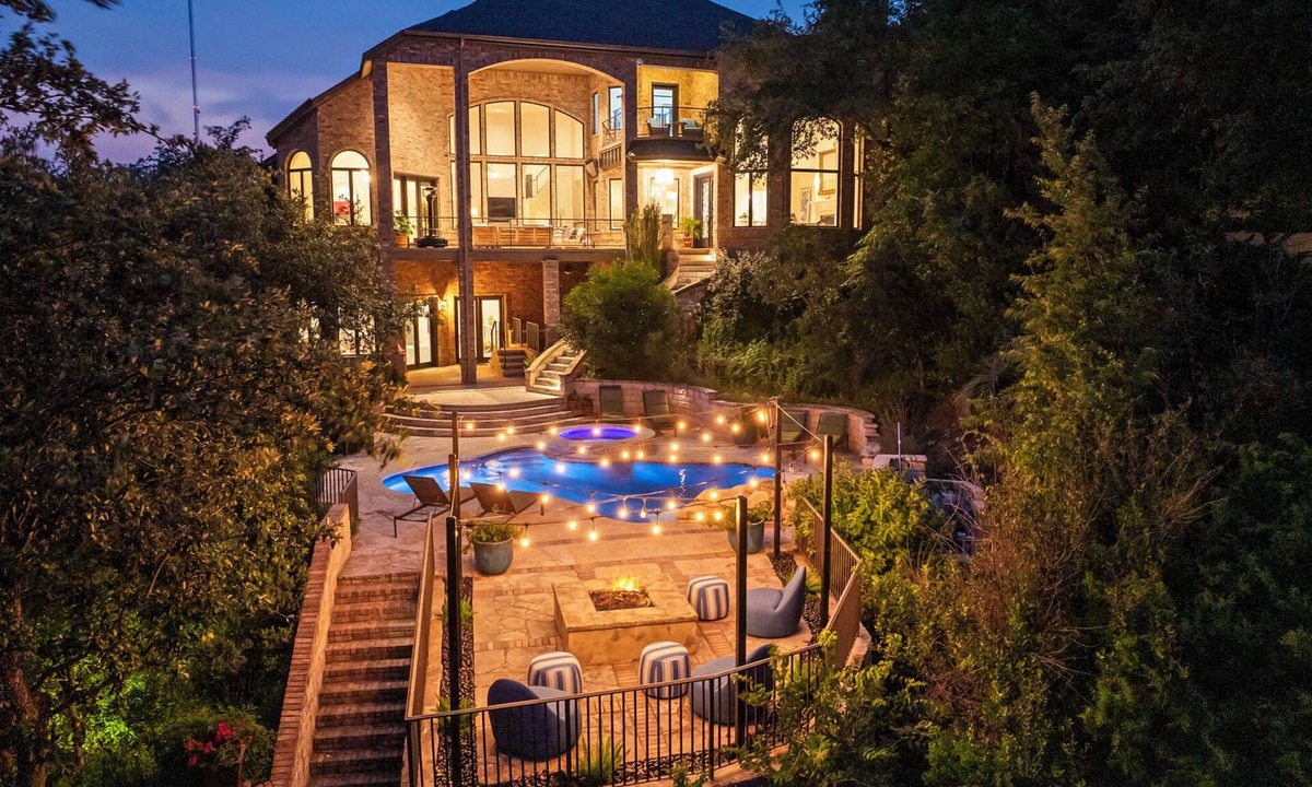 Austin House | Resort Estate 10min→DWTN & Lake. Theater, Putting, Sauna, Cold Plunge 🏊‍♂️⛳️ 🎬