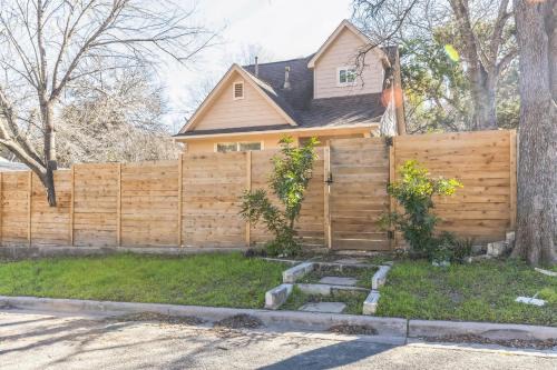 Bouldin House | Retreat in Bouldin Creek Walkable to restaurants