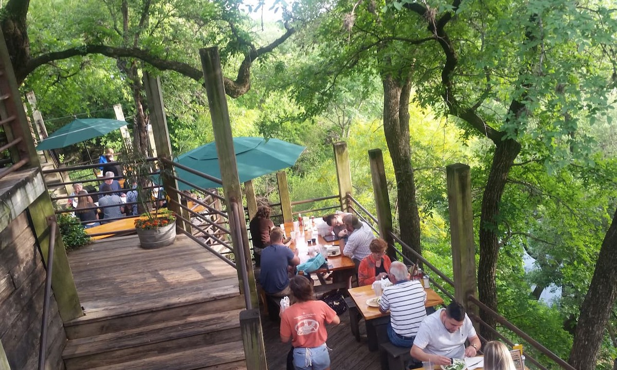 New Braunfels Condo | Riverfront Flotation Fun near the Tube Chute 1 Br Condo 3 min from Schlitterbahn