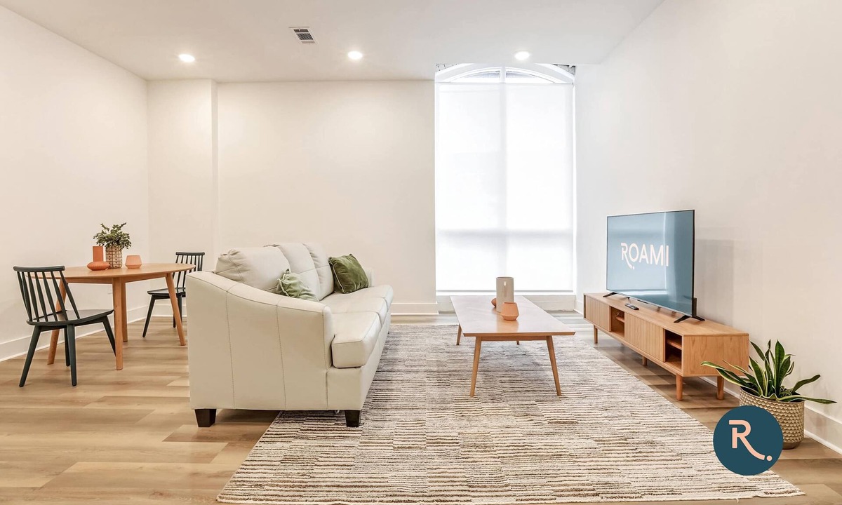 Lower Garden District Apartment | Roami at Churchill | 1 Bedroom