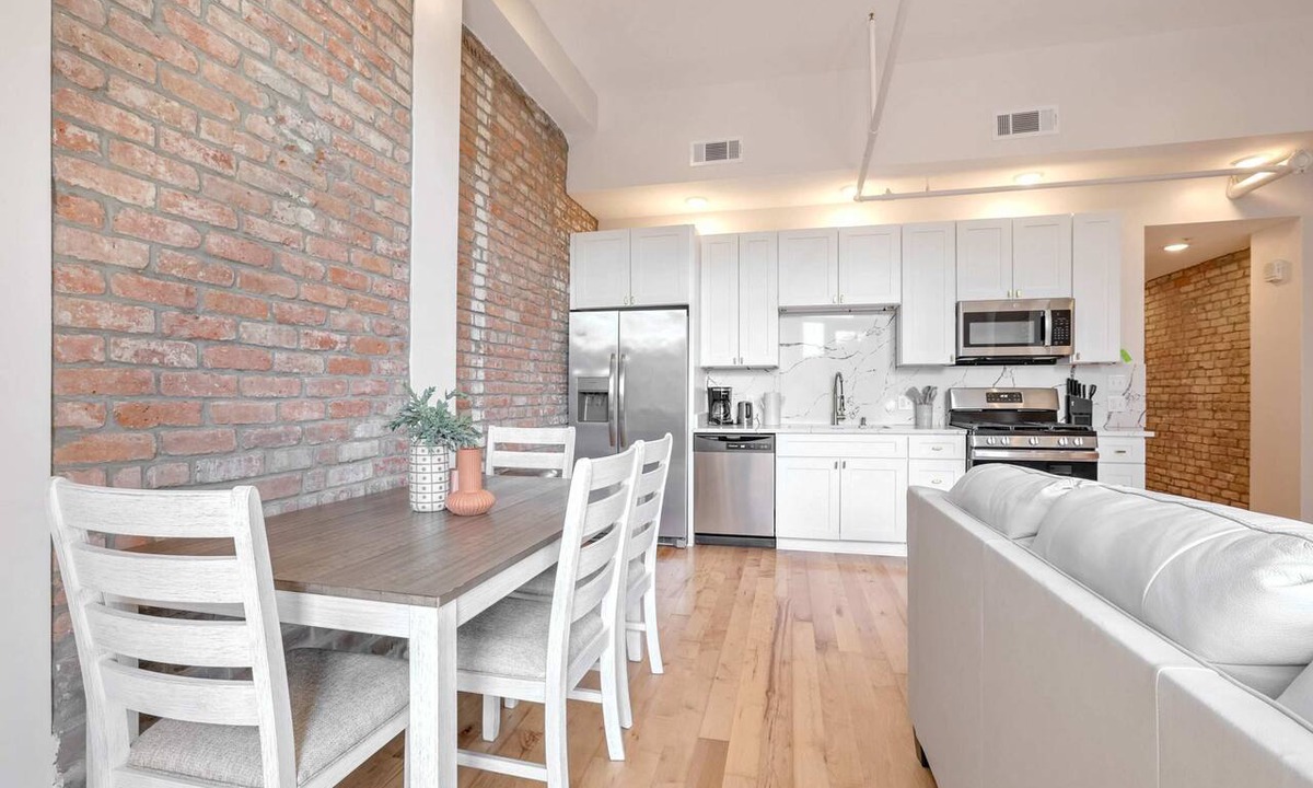 Arts/Warehouse District Apartment | Roami at Churchill | 2 Bedroom w/Balcony