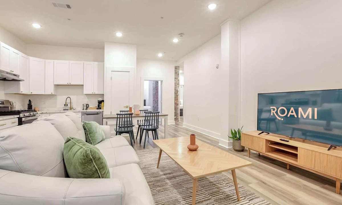 Arts/Warehouse District Apartment | Roami at Churchill | 5 Bed Combo | 2 Units