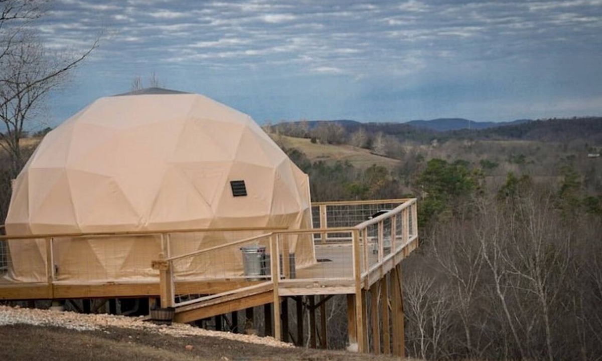 Eureka Springs Cabin | Romantic and Luxurious Glamping Dome in Eureka Springs, Equipped with an Indoor Hot Tub Perfect for a Weekend of Relaxation