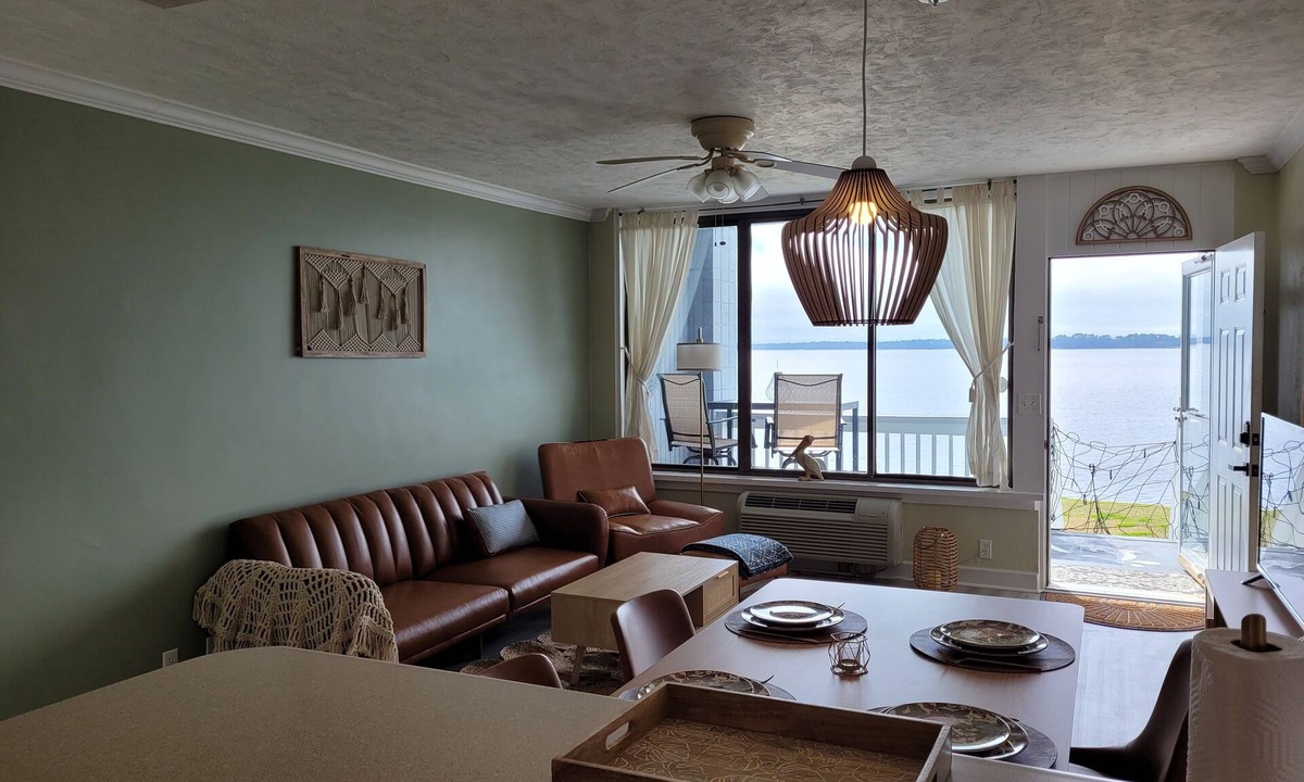 Panacea Apartment | romantic get away for 2 right on the Ochlockonee river