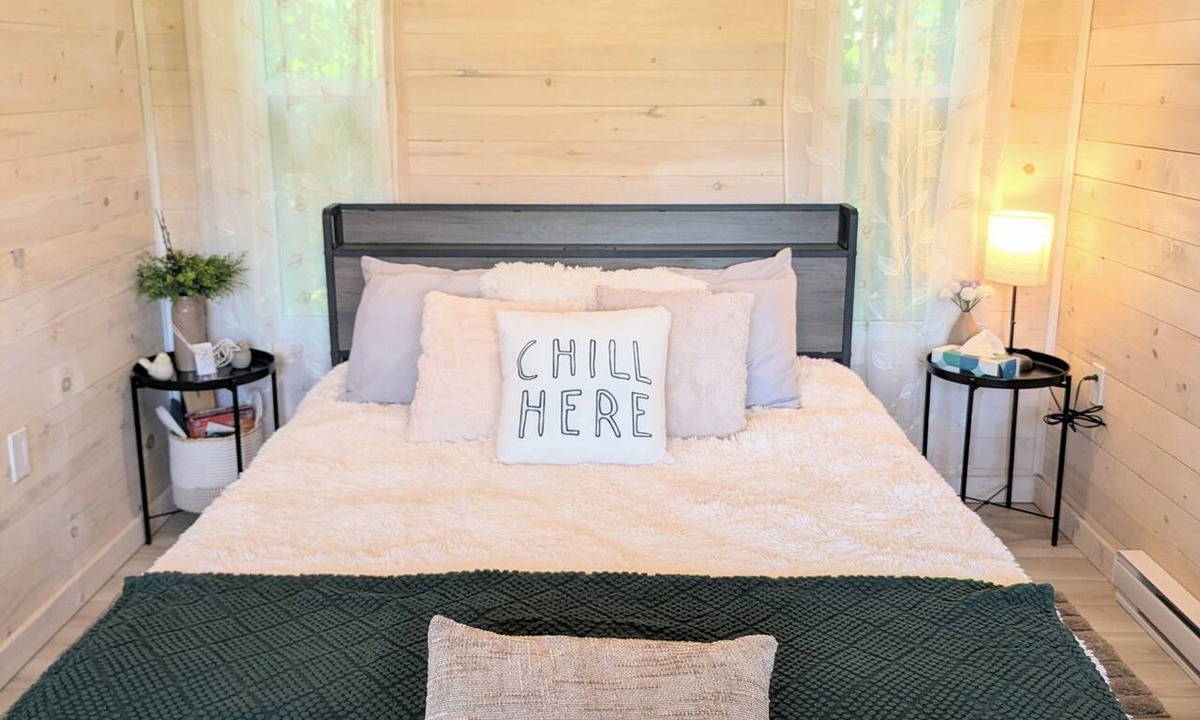 Balmoral Mills Cabin | Romantic Tiny Cottage w/Hot Tub & Fire Pit – Sunset Cottage #2