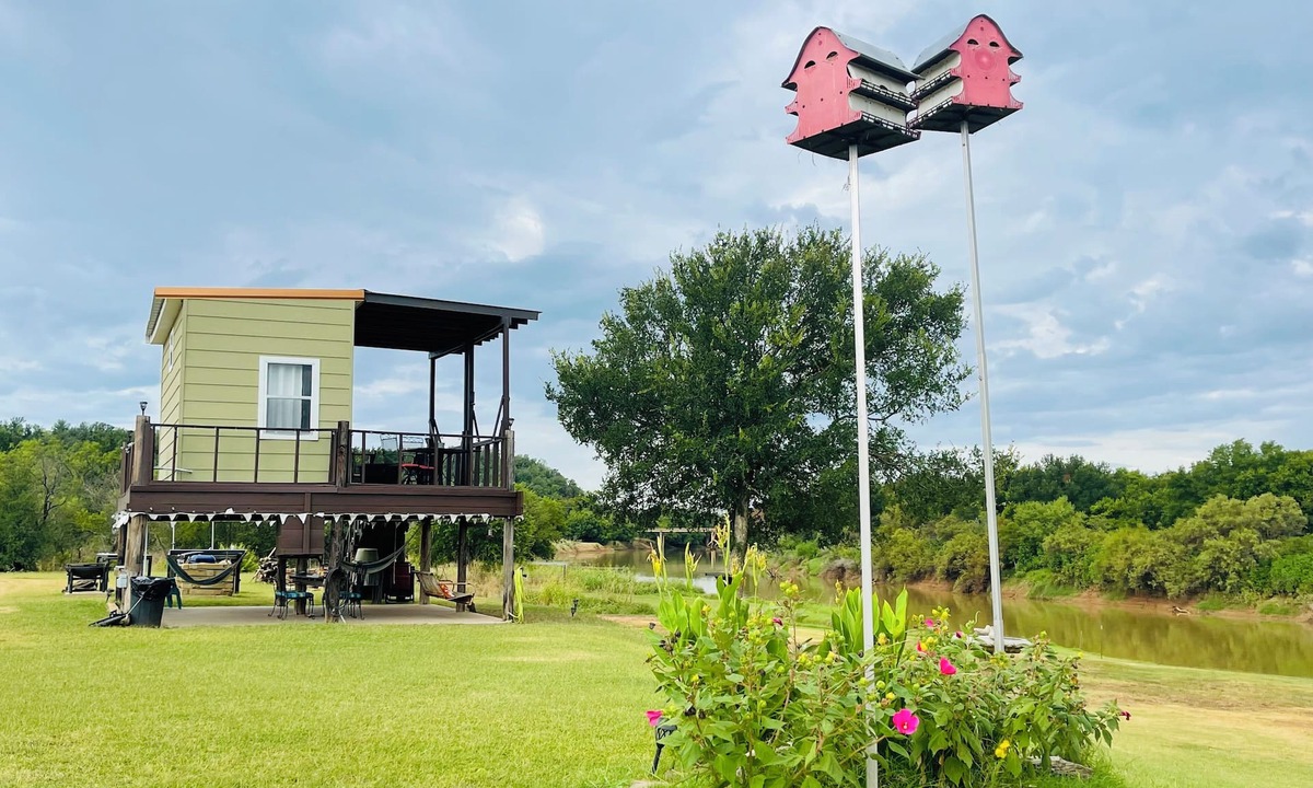 South Bend Cabin | Romantic Waterfront Cabin on the River near Possum Kingdom Lake