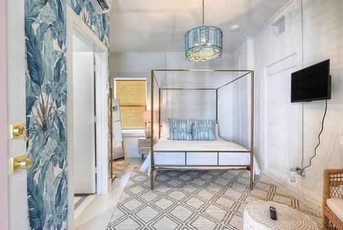 Galveston Hotel | Room 5 Oleander Hotel Downtown Galveston Hotel Near Cruise Terminal & Beach
