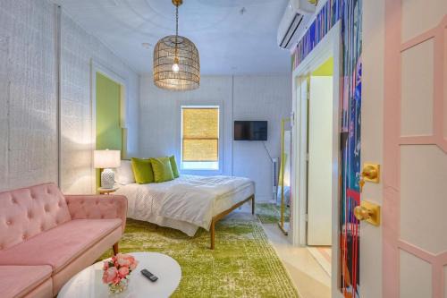 Galveston Hotel | Room 6 Oleander Hotel Walk to Cruise Terminal, Restaurants & The Strand