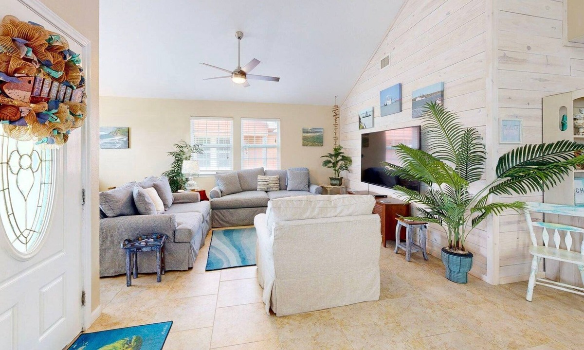 Port Aransas House | Room for Boat, Shared Pool, Golf Cart Access, Pet Friendly