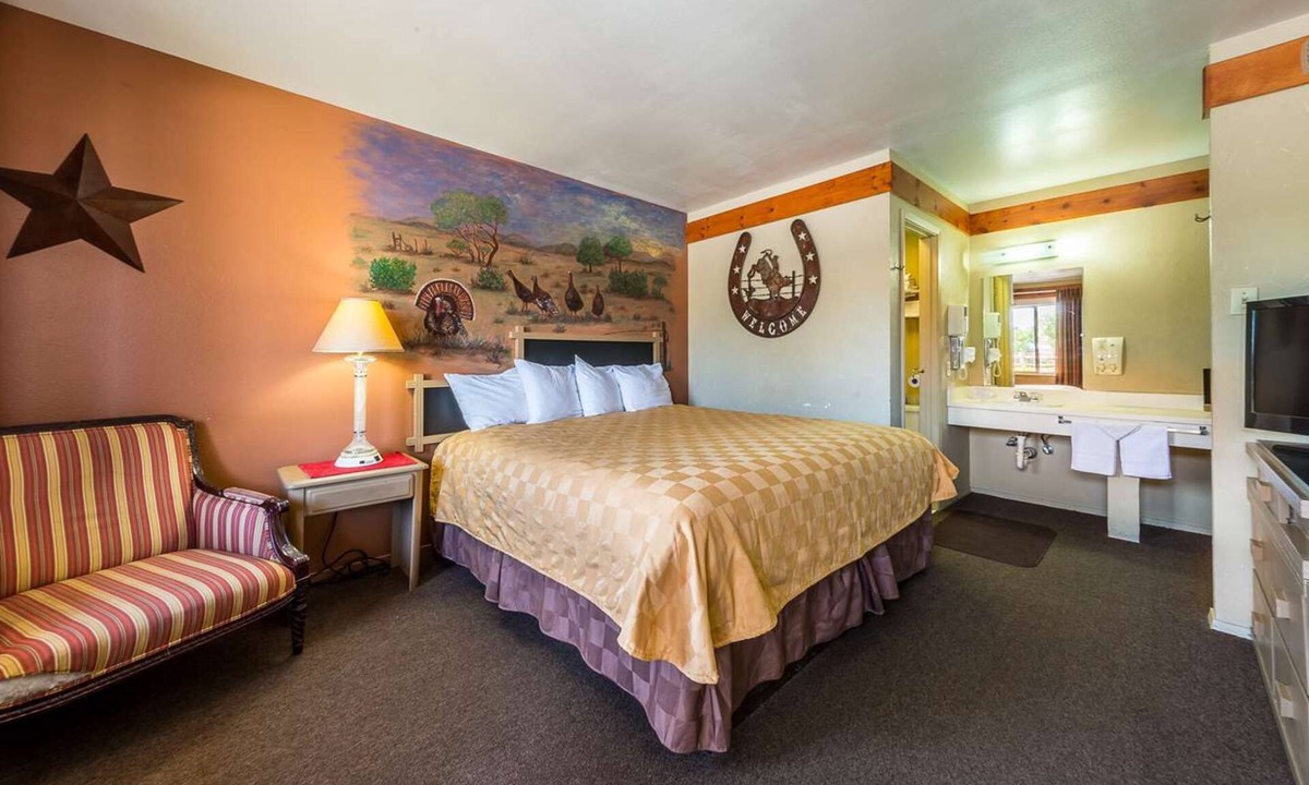 Junction Hotel | Room Near Junction Golf Club - 2.5 miles | Free Parking + Seasonal Outdoor Pool