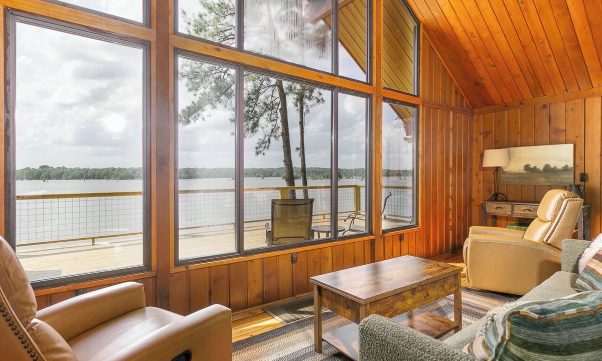 Farmerville Cabin | Round Rock Cabin-Rustic Charm for Family Gatherings