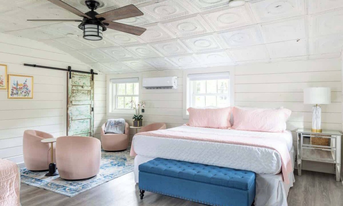 Round Top House | Round Top Cottage for 4 | IN TOWN | Walk to Shops