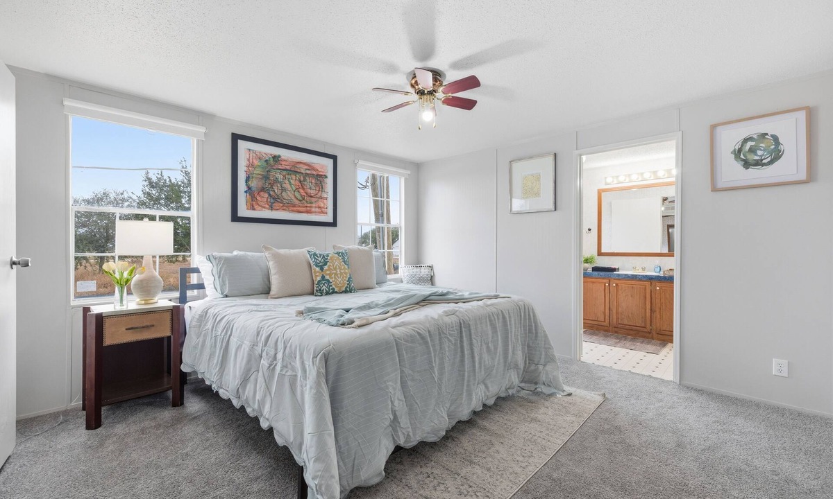 Lissie House | Rural Ranch Stay w/Cricket & Turf Fields