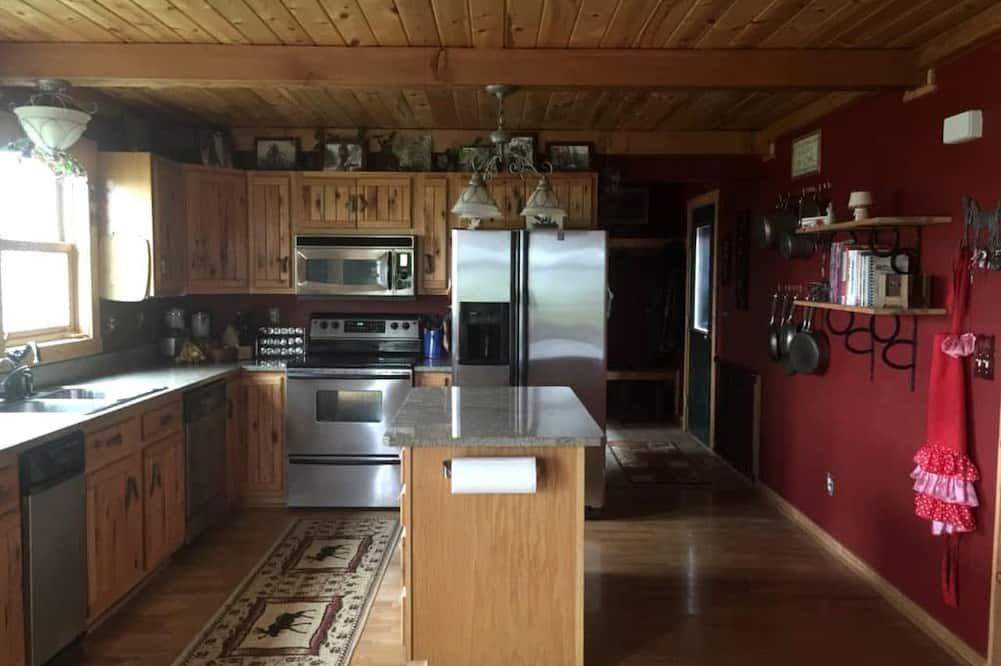Meeteetse Cabin | Rustic Accommodation with Breakfast near Shoshone National Forest, Wyoming