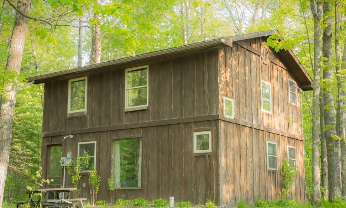 Finlayson Cabin | Rustic Two Level Tree Lodge Surrounded By The Forest With Fireplace And Fire Pit