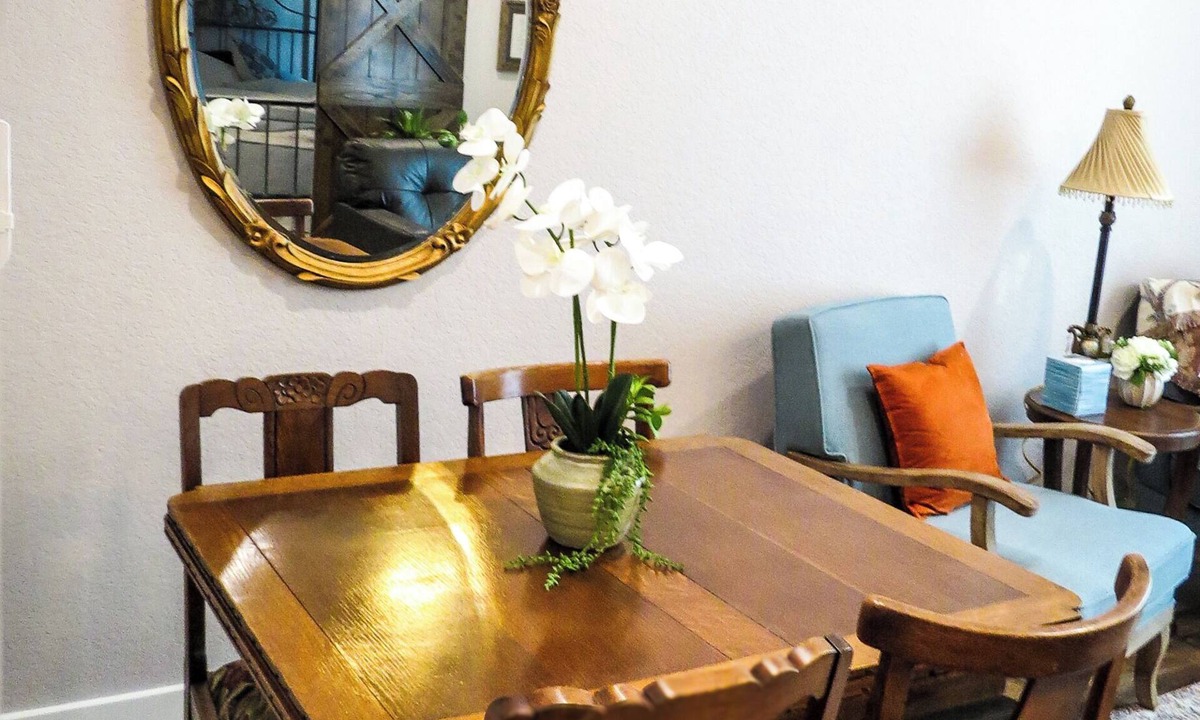Muenster House | Saint Jo Wine Country Barn - Walk to Blue Ostrich Winery