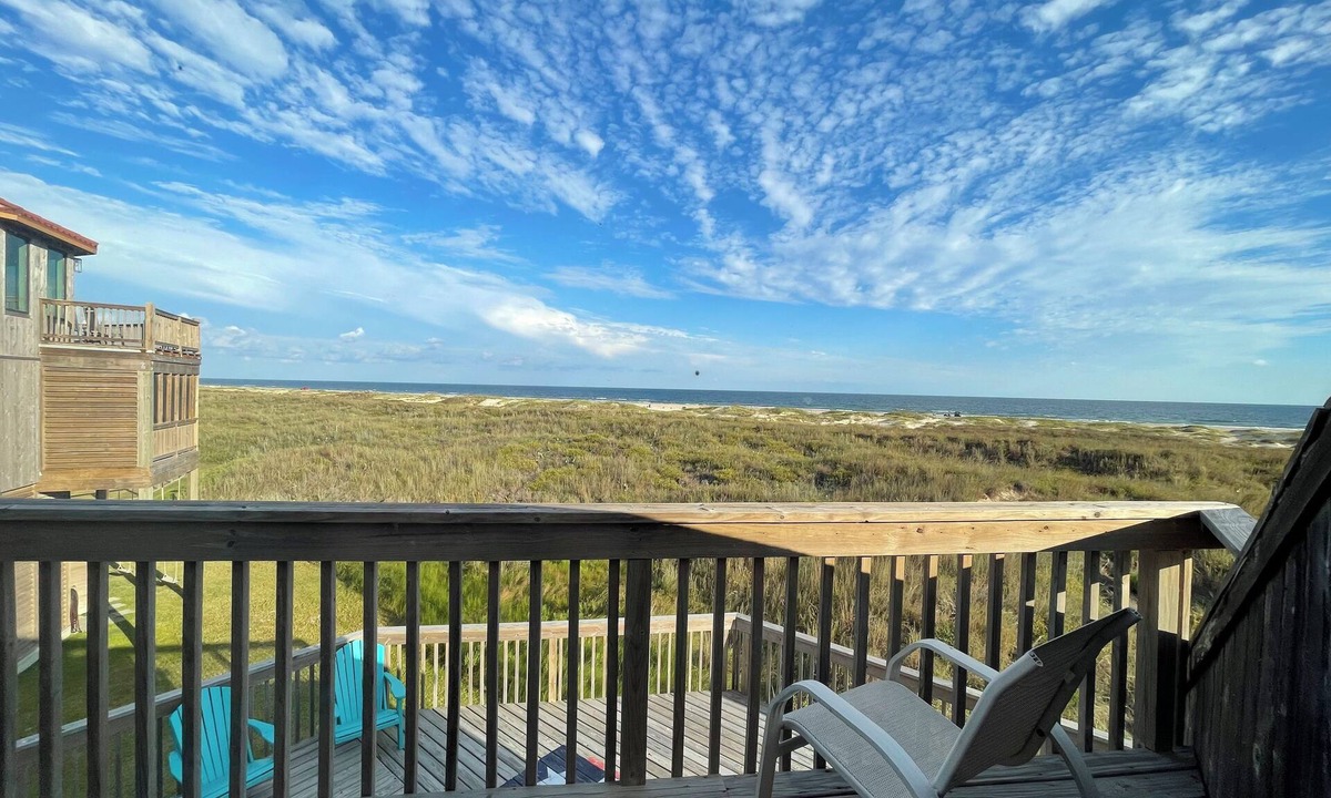 Elmaton Condo | Salty Dog - Bahia de Matagorda Condo - Front Row Beach View - HOA Pool Access