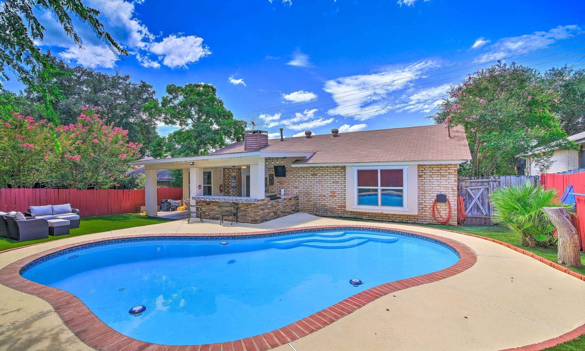 San Antonio House | San Antonio Oasis w/Hot Tub, Pool & Outdoor Bar!