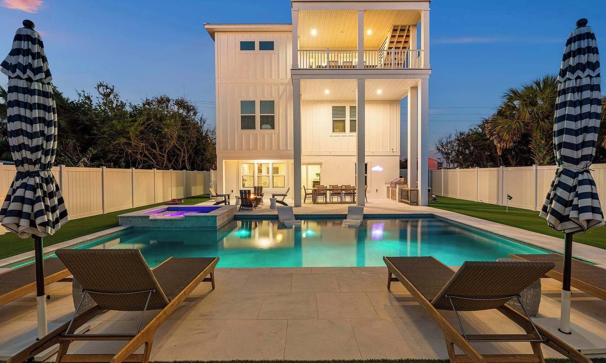 Vilano Beach House | Seaclusion l Luxury l Heated Pool l Beach