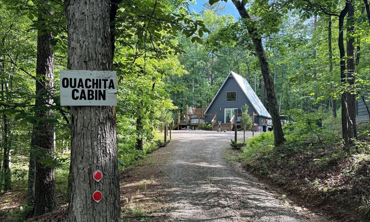 Royal Cabin | Secluded A-Frame w/hot tub-Near Pristine Lake Ouachita and Hot Springs