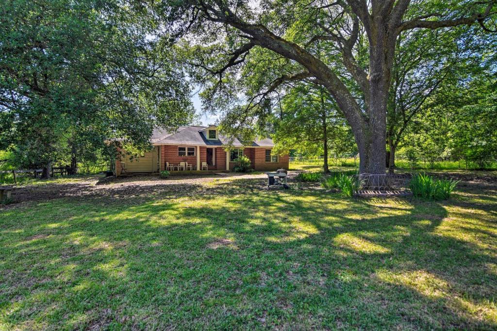 Clinton House | Secluded Baton Rouge Area Hideaway w/Lawn!
