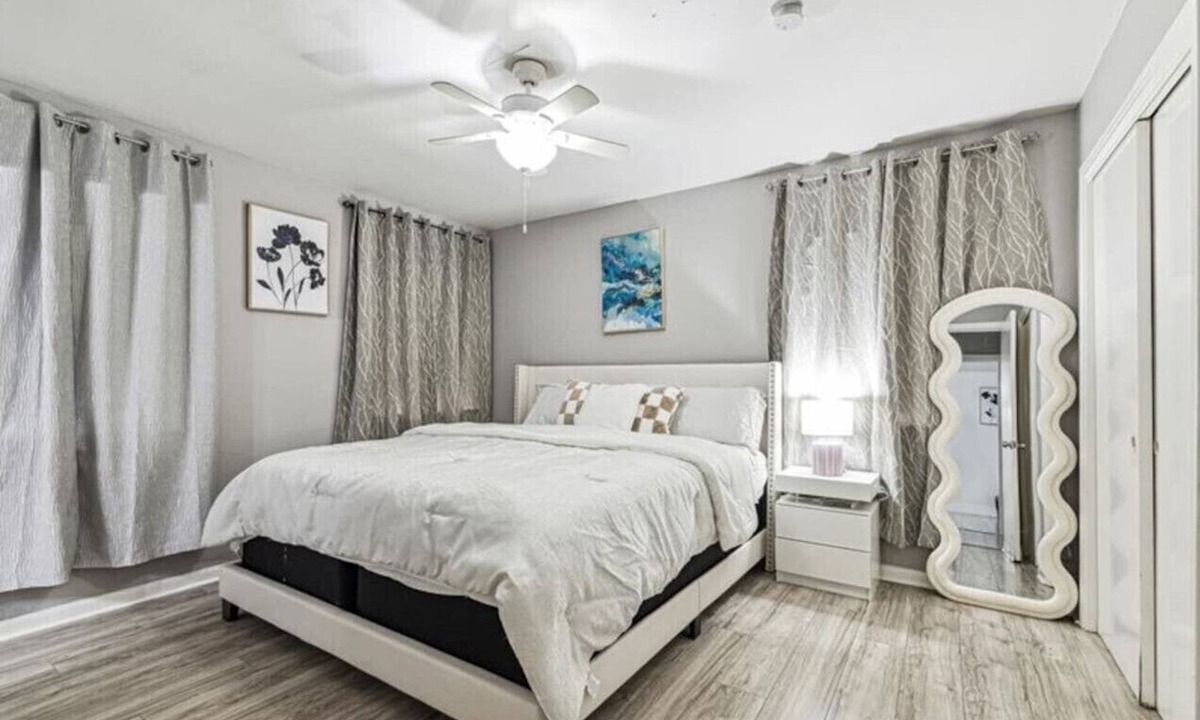 Houston House | Serene 3BR Luxe Easy Access to NRG & Galleria