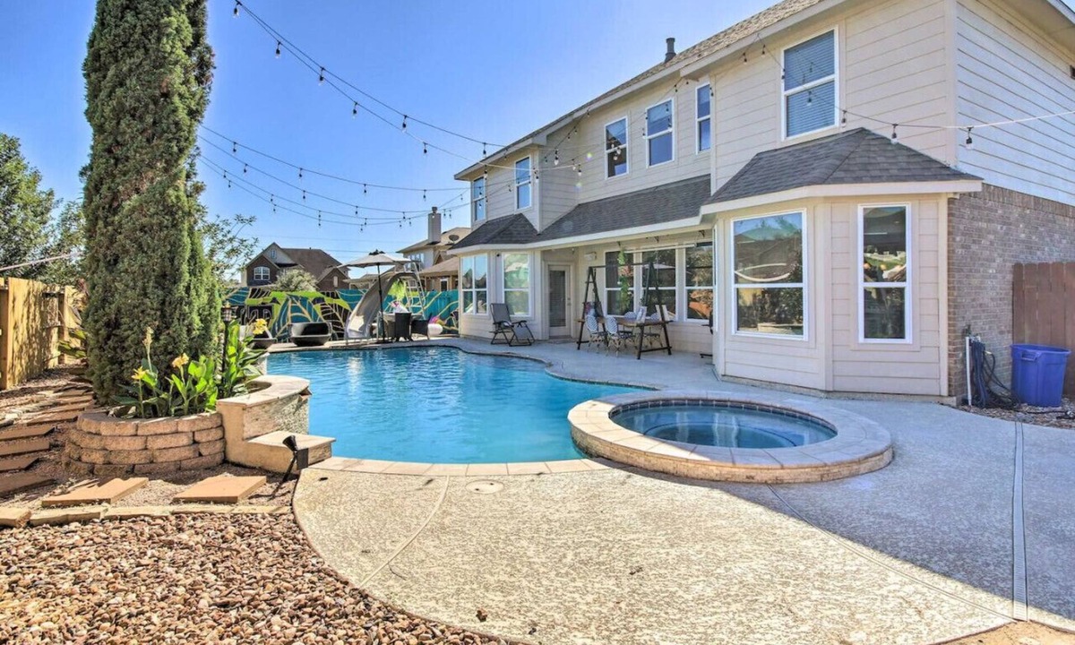 Cypress House | Serene 4BR Lux Home w Heated Spa Pool Massage Chair