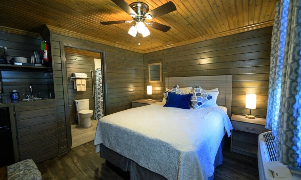 Lake Village Condo | Serene cabin, relax and recharge! Great Internet!