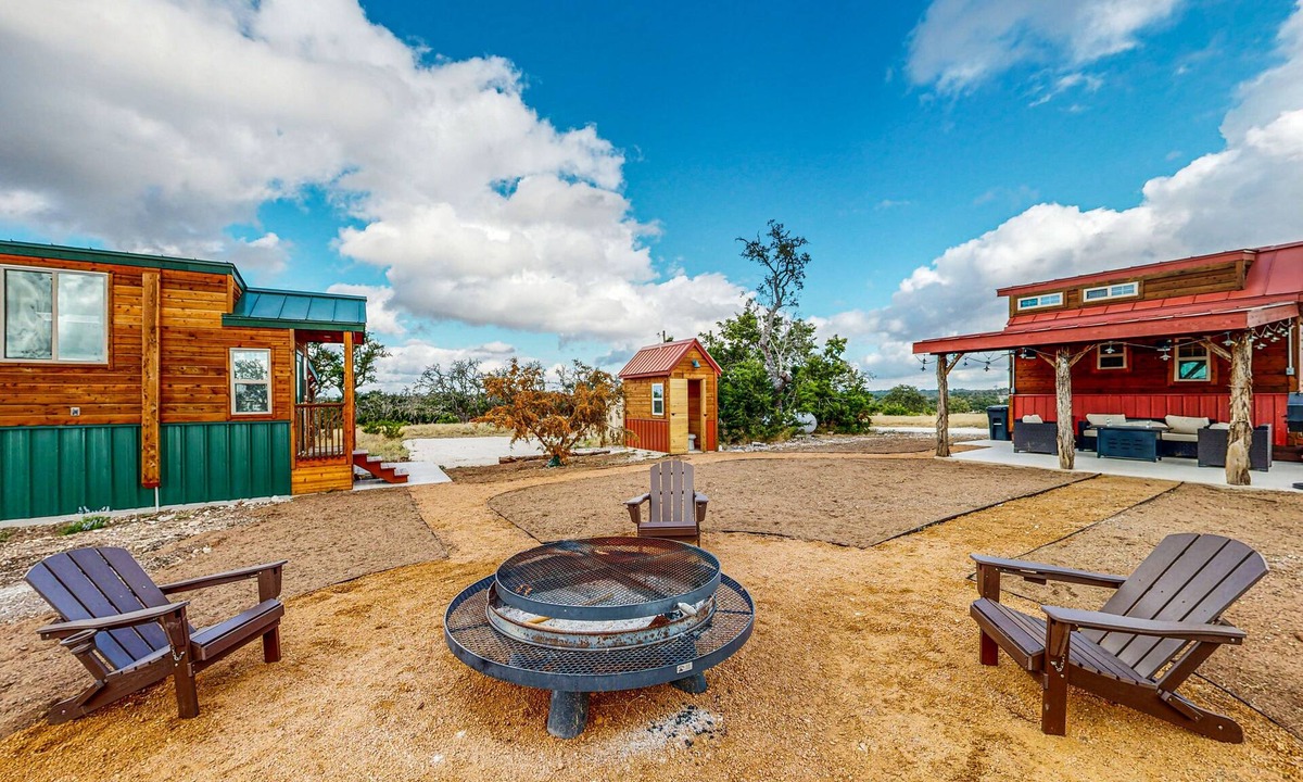 Harper Cabin | Serene cabins with full kitchens, AC + free wifi