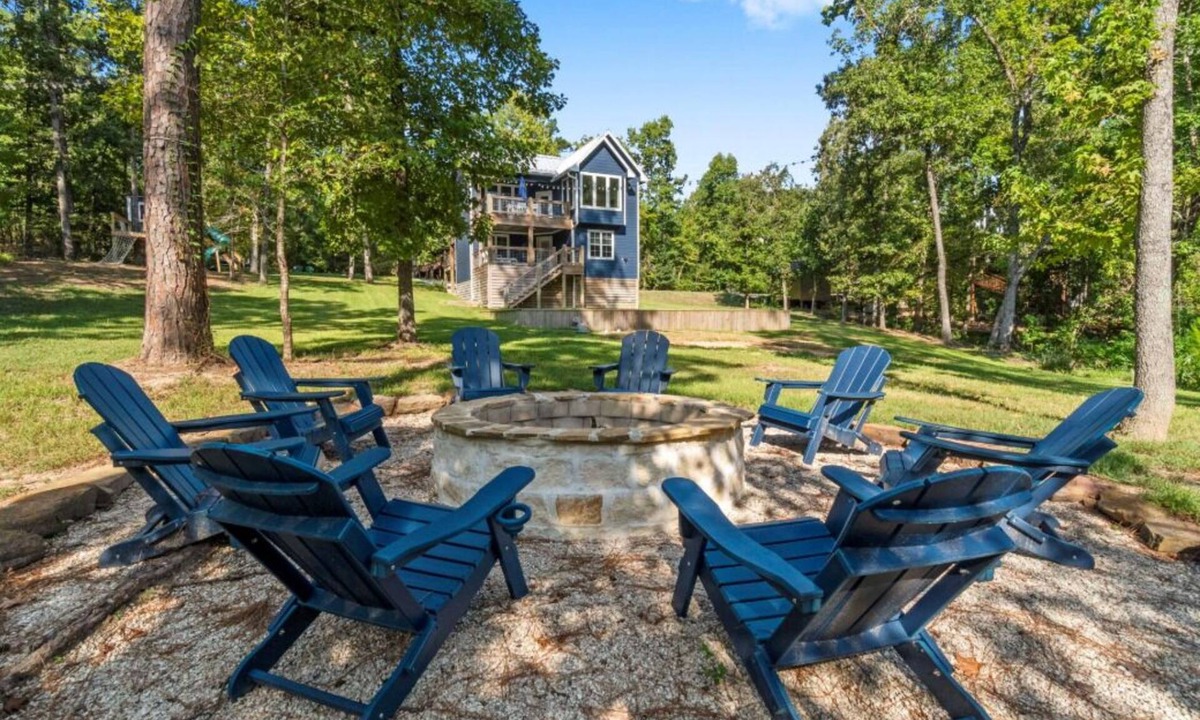 Pointblank House | Serene Lakeside Retreat, Family and Pet Friendly!