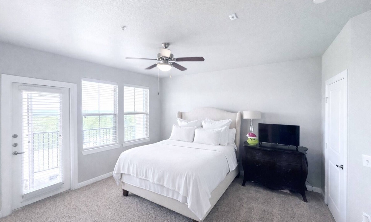 Austin Apartment | Serene & Spacious Bee Cave Luxury Retreat — Private Balcony View — Pool & Gym
