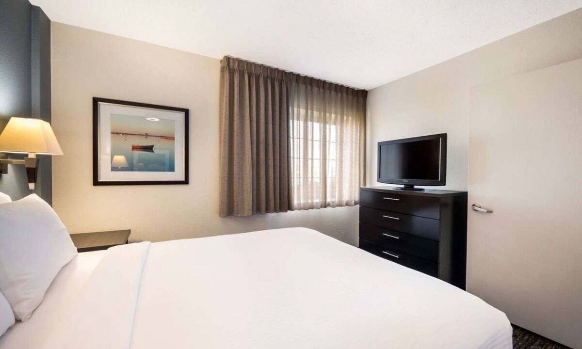 Nassau Bay Hotel | Short Drive to Kemah Boardwalk! Full Kitchen, Pet-friendly, Free Parking!