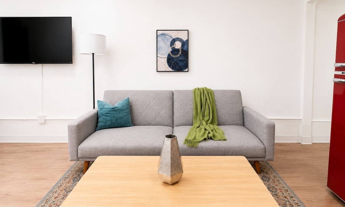 St. Johns Apartment | Sleepover | Alluring Studio + Gym - Austin TX