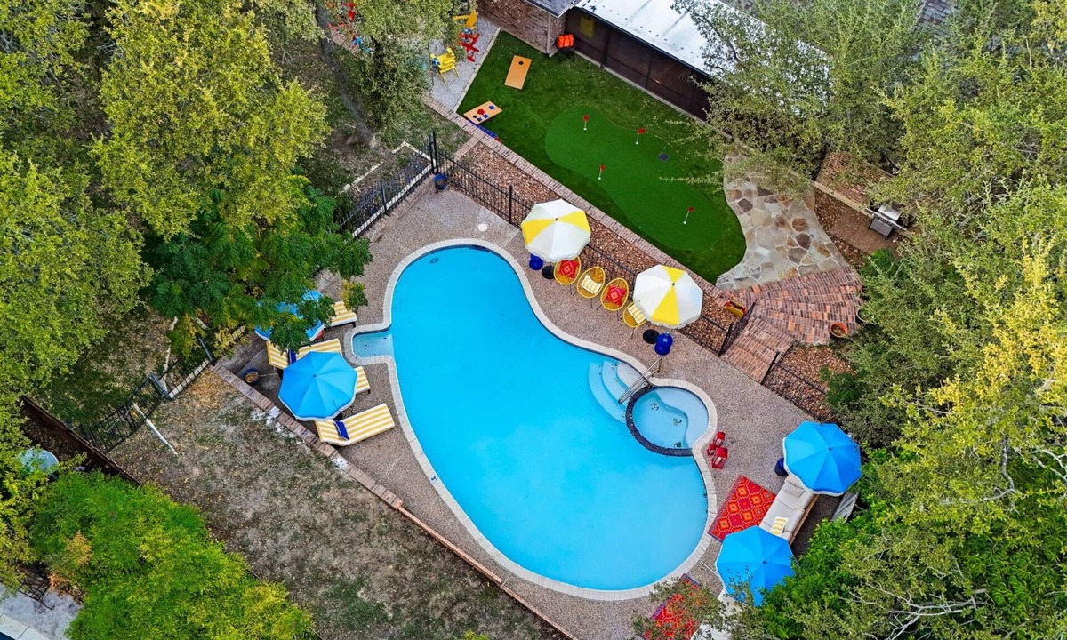 Woodlands of Camino Real House | Sleeps 16! Heated Pool, Hot Tub, & Sport Court