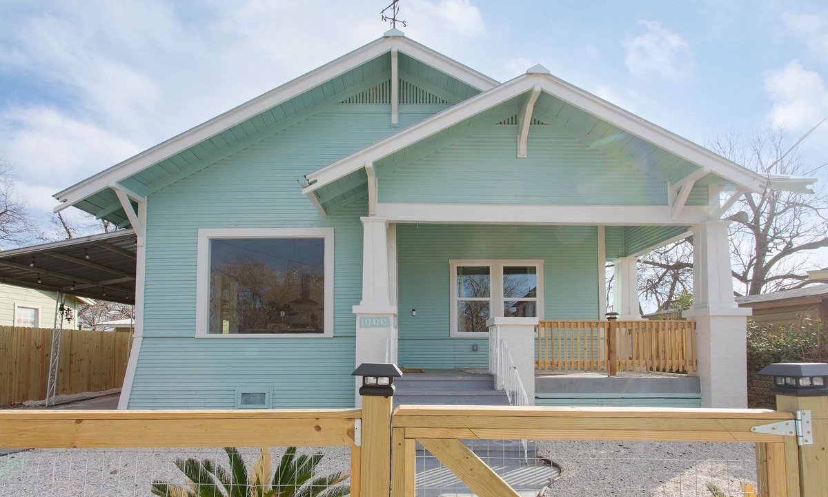 Denver Heights House | Sleeps 6 Walk to Alamodome Cowboy Pool