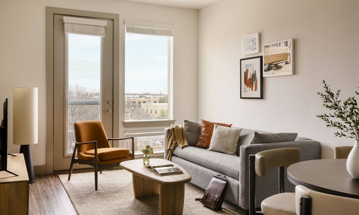East Cesar Chavez Apartment | Sonder at East 5th | One-Bedroom Apartment w/Balcony