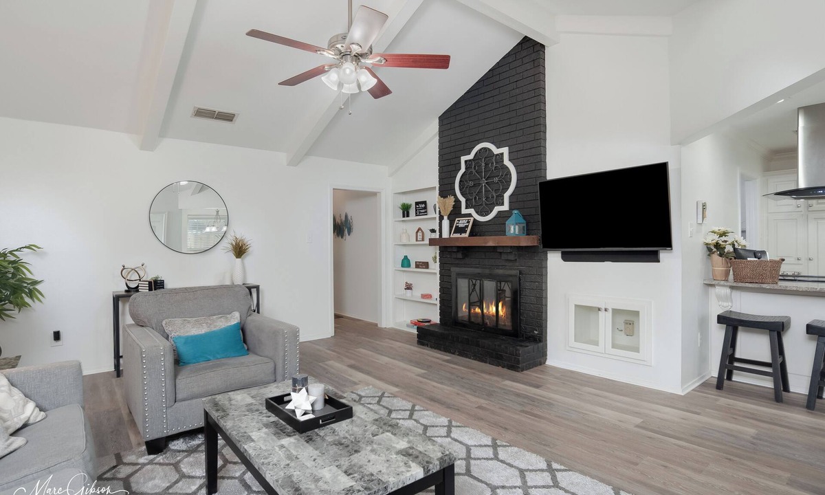 Springlake House | Southern Comfort Retreat: King Bed, Near LSUS & Barksdale AFB, Fast wifi.