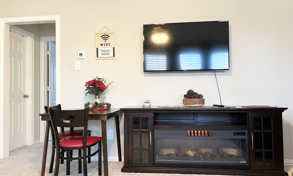 College Park Apartment | Spacious 1BR Suite, Sleeps 5, Private Entrance, Free Parking, Near The Woodlands