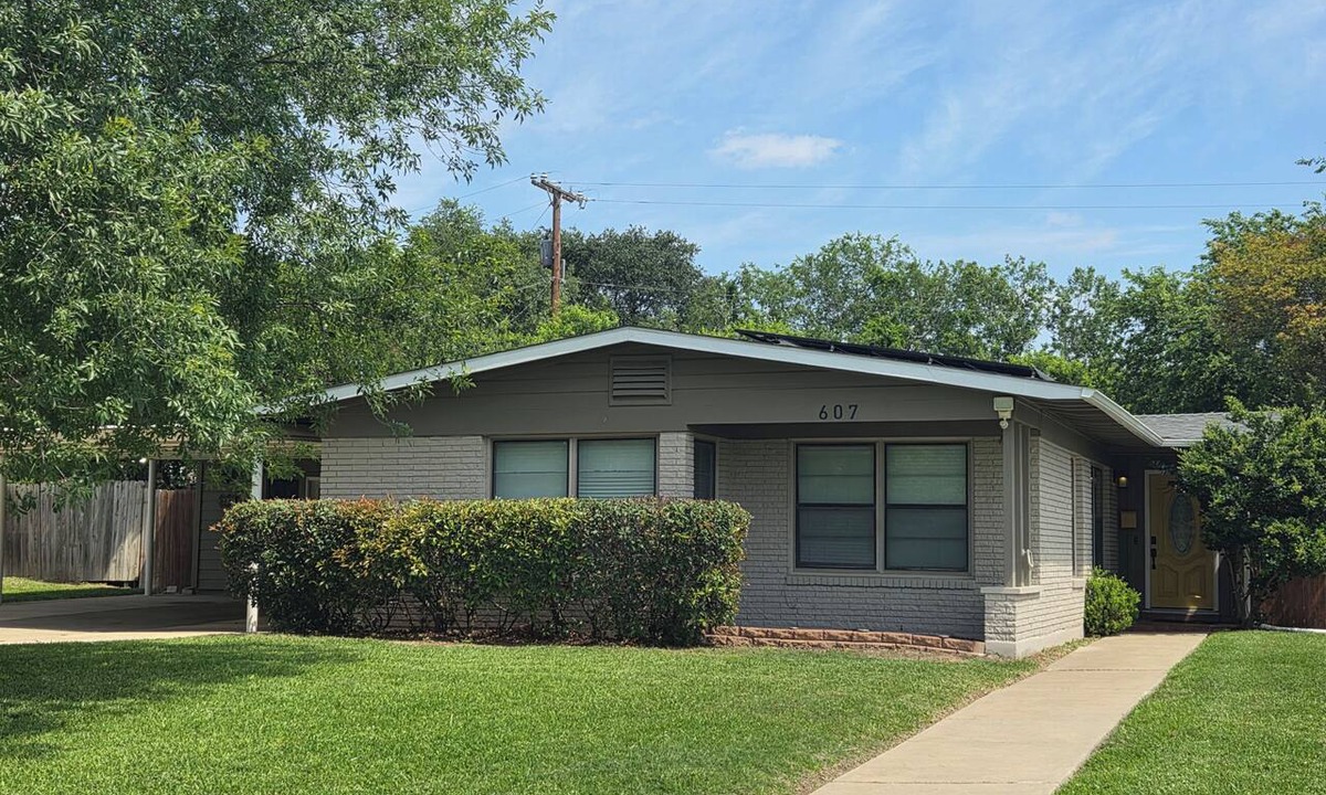 Shearer Hills - Ridgeview House | Spacious 3bedroom house in the heart of San Antonio with Pool/hottub and Game Rm